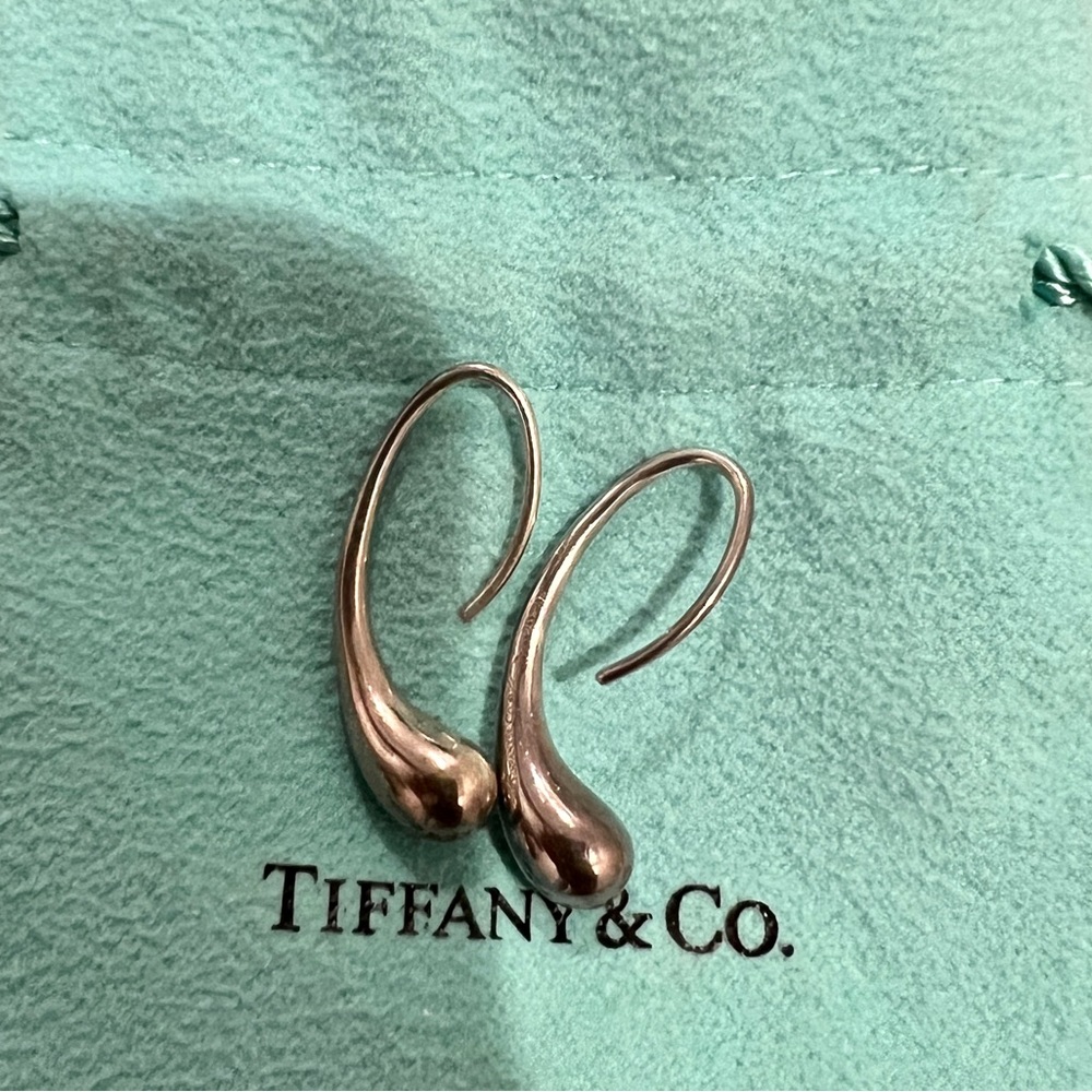 Tiffany & Co teardrop inspired silver earrings